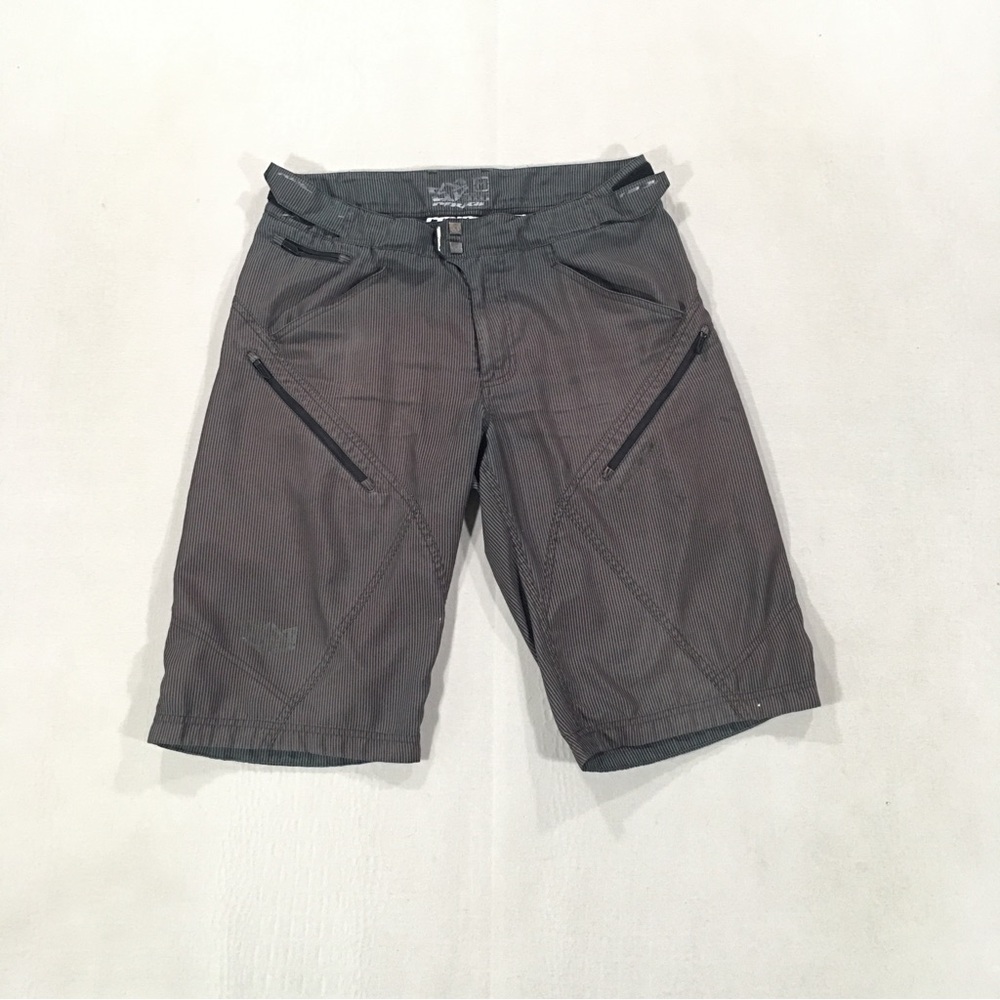 Royal Racing Cycling Men’s Shorts Pin Stripe Gray  Size 32